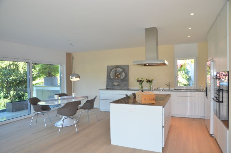 Leafy courtyard with garden seating